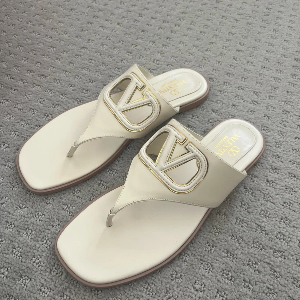 Valentino Garavani Ivory Sandals with Gold Logo - Picture 4 of 10